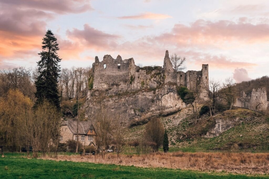 châteaux condruziens ruines de montaigle